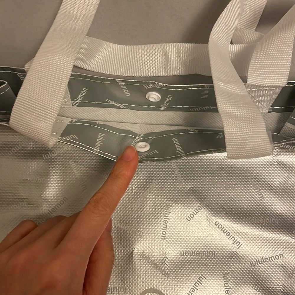 Lululemon large bag - Picture 7 of 8